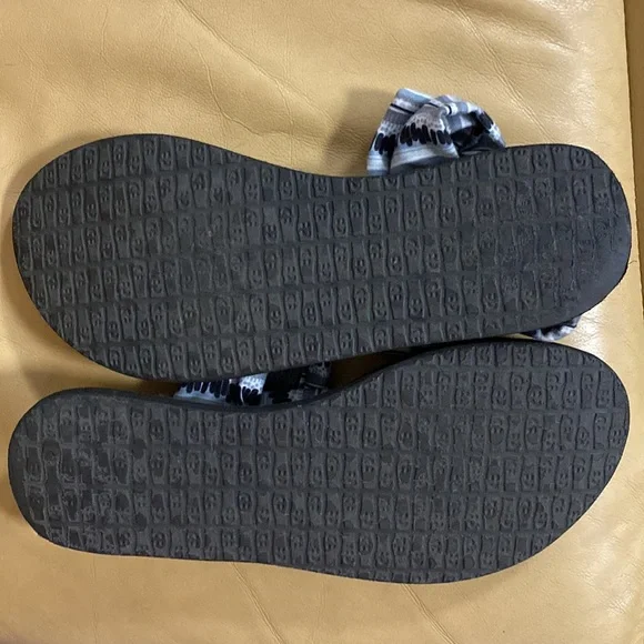 Sanuk Yoga 2 Black+White Island Stripe Sandal - Picture 9 of 10